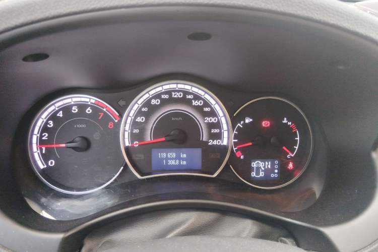 Used Renault Koleos 2015 2.0L Two-Wheel Drive Comfort Edition Odometer Close Up