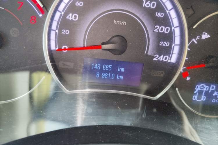 Used Renault Koleos 2015 2.5L Two-Wheel Drive Comfort Edition Odometer Close Up