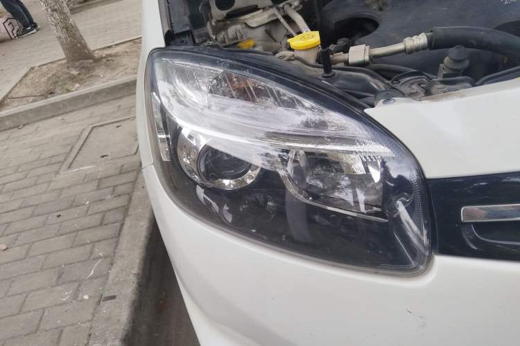 Used Renault Koleos 2015 2.0L Two-Wheel Drive Comfort Edition Right Front Headlight