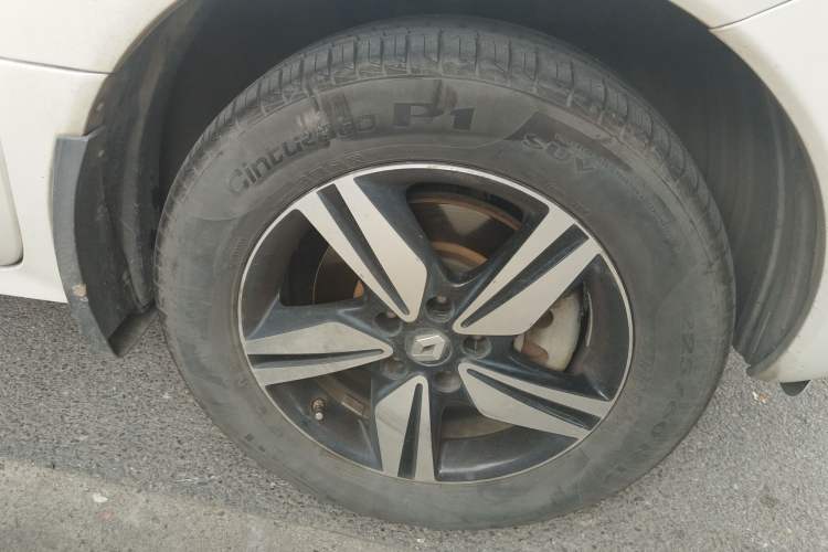 Used Renault Koleos 2015 2.0L Two-Wheel Drive Comfort Edition Right Front Wheel Hub