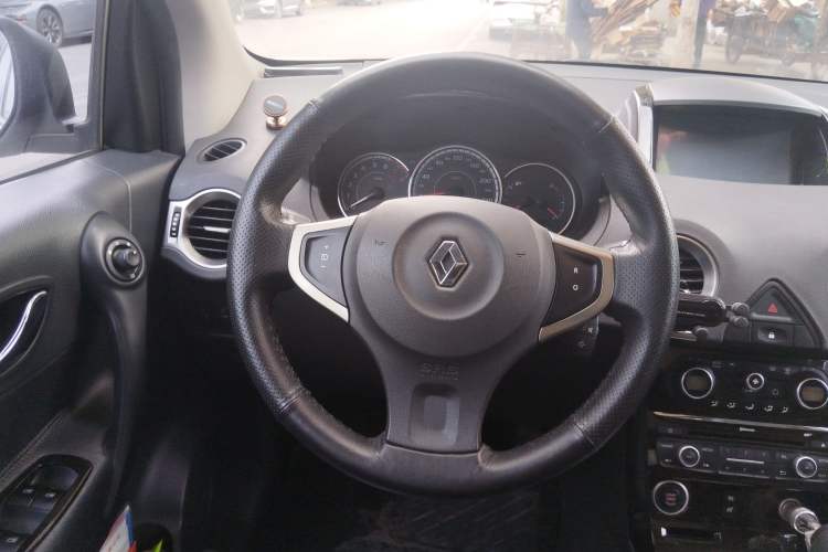 Used Renault Koleos 2015 2.0L Two-Wheel Drive Comfort Edition Steering Wheel