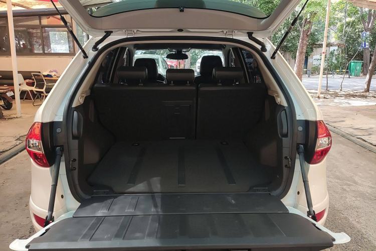 Used Renault Koleos 2015 2.5L Two-Wheel Drive Comfort Edition Trunk