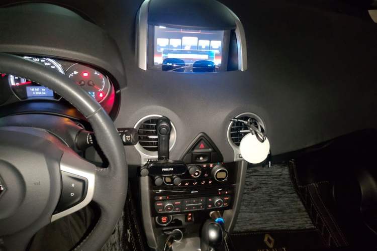 Used Renault Koleos 2015 2.0L Two-Wheel Drive Fashion Edition Audio And AC Panel