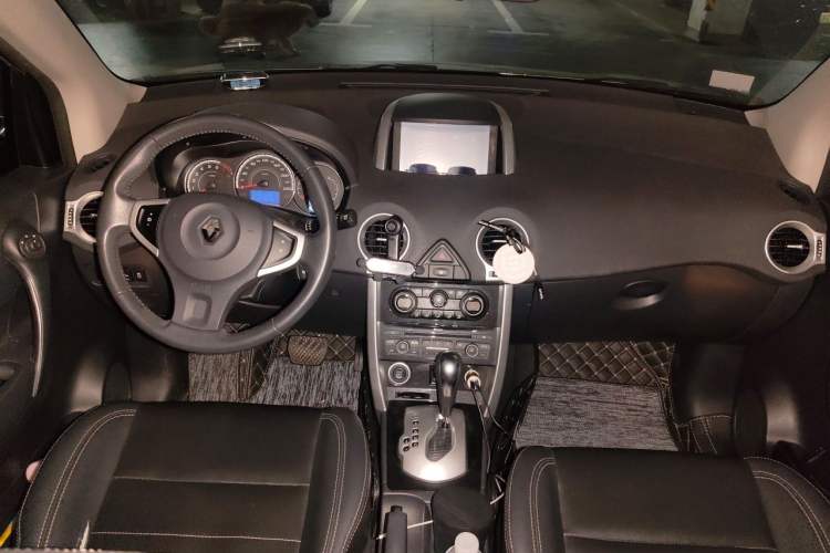 Used Renault Koleos 2015 2.0L Two-Wheel Drive Fashion Edition Center Console