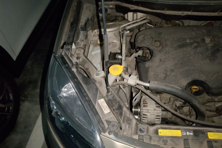 Used Renault Koleos 2015 2.0L Two-Wheel Drive Fashion Edition Engine Bay Right