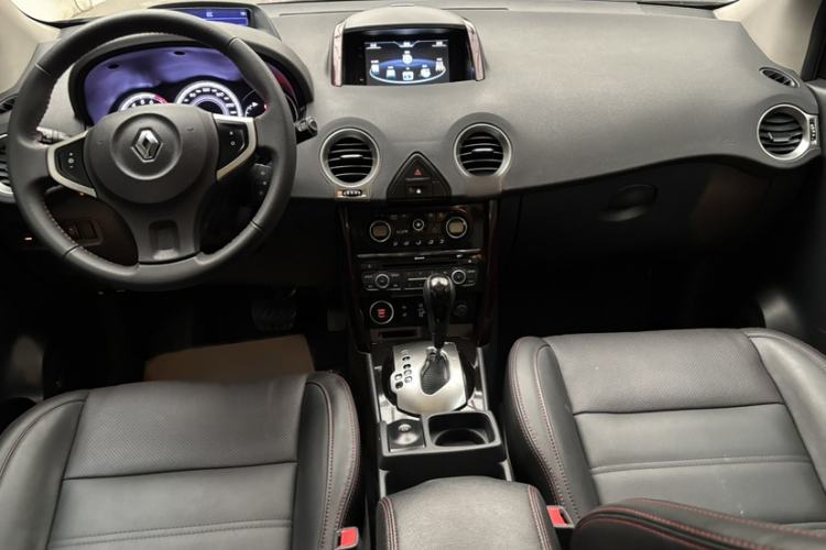 Used Renault Koleos 2016 2.5L 4x4 Comfort Sport Edition Audio And AC Panel