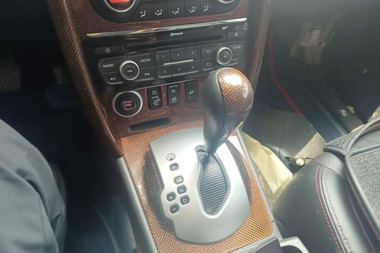 Used Renault Koleos 2016 2.5L 4x4 Comfort Sport Edition Gear Lever