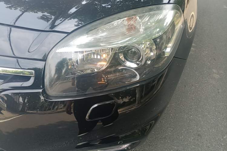 Used Renault Koleos 2016 2.5L 4x4 Comfort Sport Edition Left Front Headlight