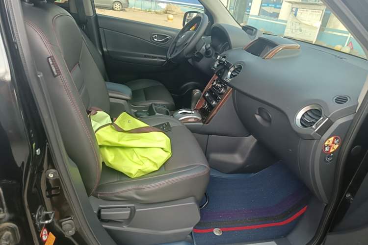 Used Renault Koleos 2016 2.5L 4x4 Comfort Sport Edition Right Front Seat