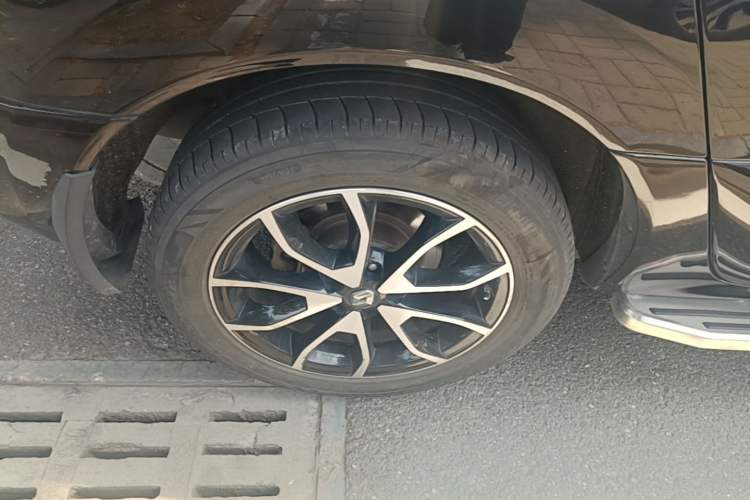 Used Renault Koleos 2016 2.5L 4x4 Comfort Sport Edition Right Rear Wheel Hub