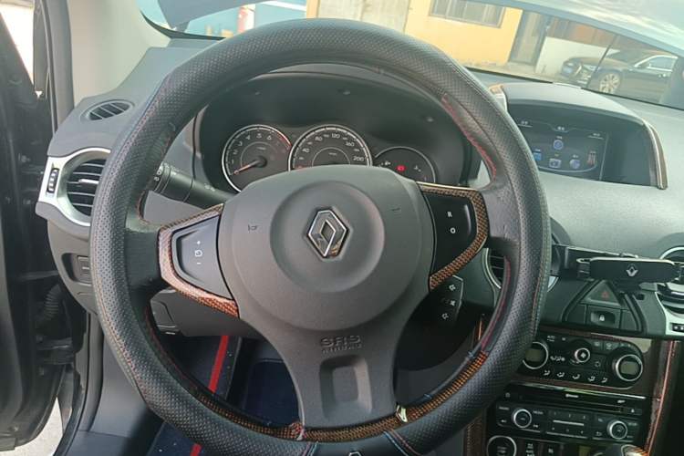 Used Renault Koleos 2016 2.5L 4x4 Comfort Sport Edition Steering Wheel