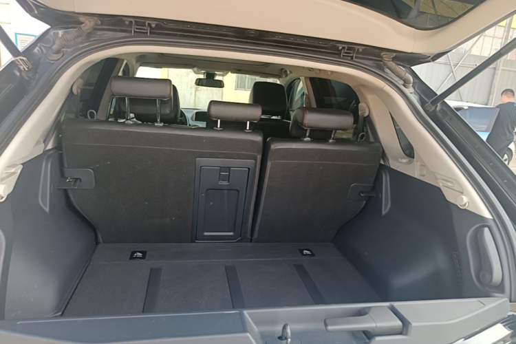 Used Renault Koleos 2016 2.5L 4x4 Comfort Sport Edition Trunk