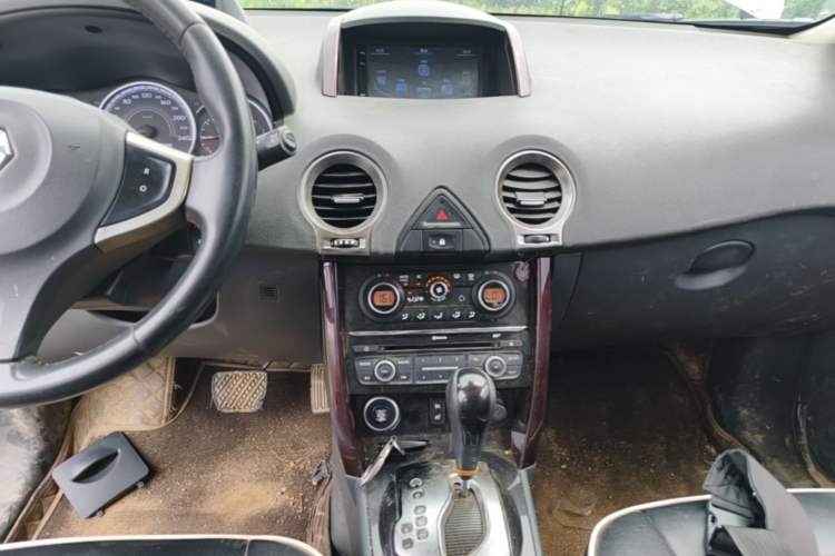 Used Renault Koleos 2016 2.5L Two-Wheel Drive Comfort & Sport Edition Audio And AC Panel