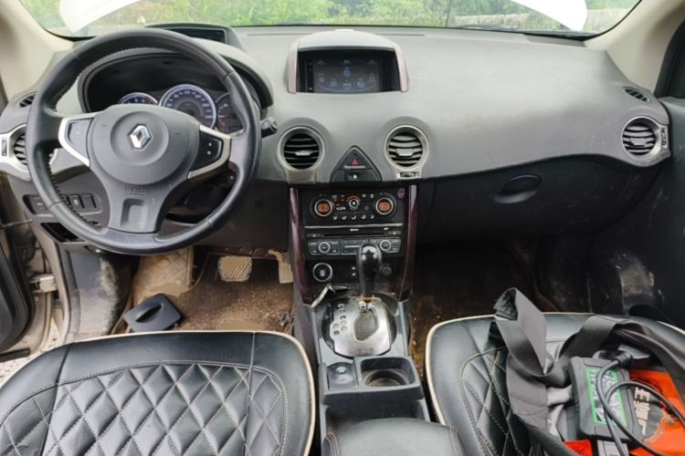 Used Renault Koleos 2016 2.5L Two-Wheel Drive Comfort & Sport Edition Center Console