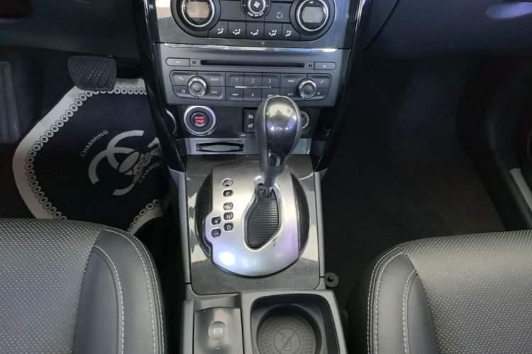 Used Renault Koleos 2016 2.0L Two-Wheel-Drive Comfort Edition with BOSE System Gear Lever
