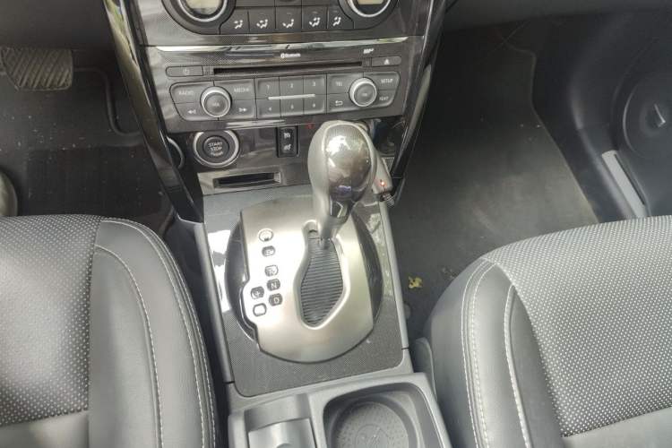 Used Renault Koleos 2016 2.0L Two-Wheel-Drive Comfort Edition with BOSE System Gear Lever