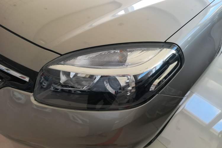 Used Renault Koleos 2016 2.0L Two-Wheel-Drive Comfort Edition with BOSE System Left Front Headlight