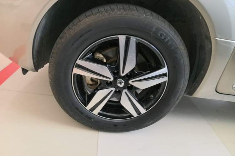Used Renault Koleos 2016 2.0L Two-Wheel-Drive Comfort Edition with BOSE System Left Front Wheel Hub