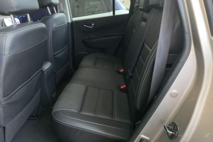 Used Renault Koleos 2016 2.0L Two-Wheel-Drive Comfort Edition with BOSE System Left Rear Seat