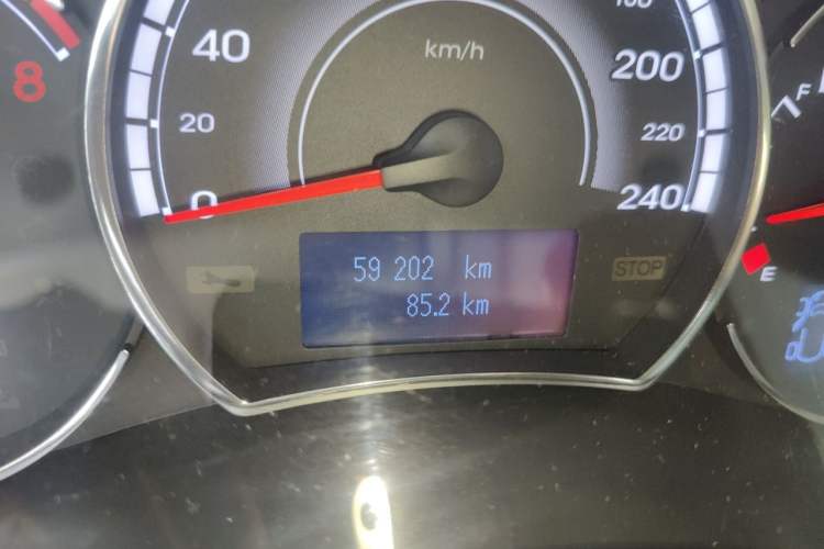 Used Renault Koleos 2016 2.0L Two-Wheel-Drive Comfort Edition with BOSE System Odometer Close Up