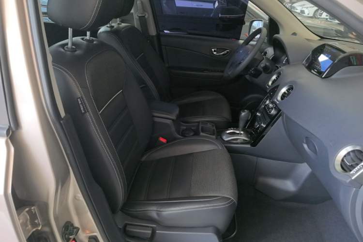 Used Renault Koleos 2016 2.0L Two-Wheel-Drive Comfort Edition with BOSE System Right Front Seat