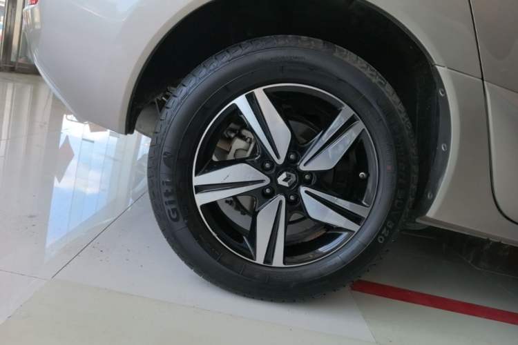 Used Renault Koleos 2016 2.0L Two-Wheel-Drive Comfort Edition with BOSE System Right Rear Wheel Hub