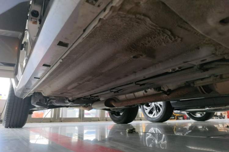 Used Renault Koleos 2016 2.0L Two-Wheel-Drive Comfort Edition with BOSE System Right Side Sill