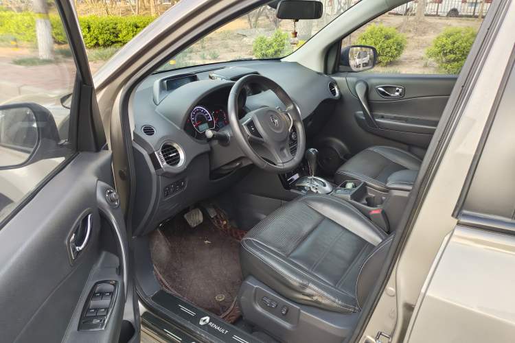 Used Renault Koleos 2016 Revised Version 2.0L Two-Wheel Drive Comfort Edition Interior 2