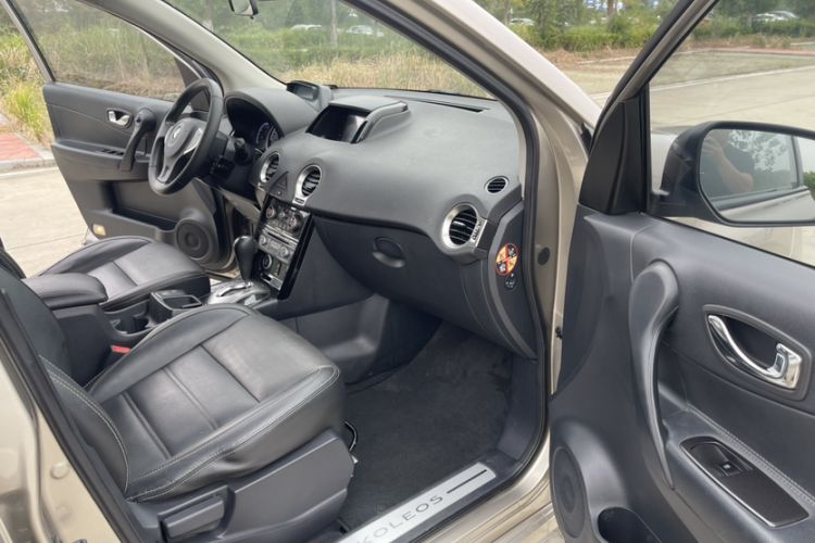 Used Renault Koleos 2016 2.0L Two-Wheel Drive Comfort Edition Interior 3