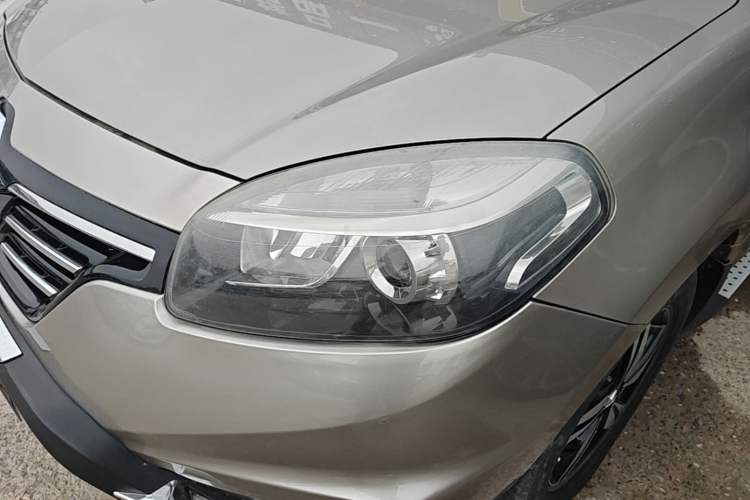 Used Renault Koleos 2016 Revised Version 2.0L Two-Wheel Drive Comfort Edition Left Front Headlight