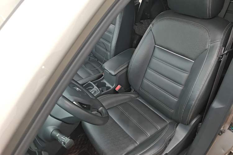 Used Renault Koleos 2016 Revised Version 2.0L Two-Wheel Drive Comfort Edition Left Front Seat