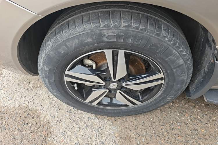 Used Renault Koleos 2016 Revised Version 2.0L Two-Wheel Drive Comfort Edition Left Front Wheel Hub