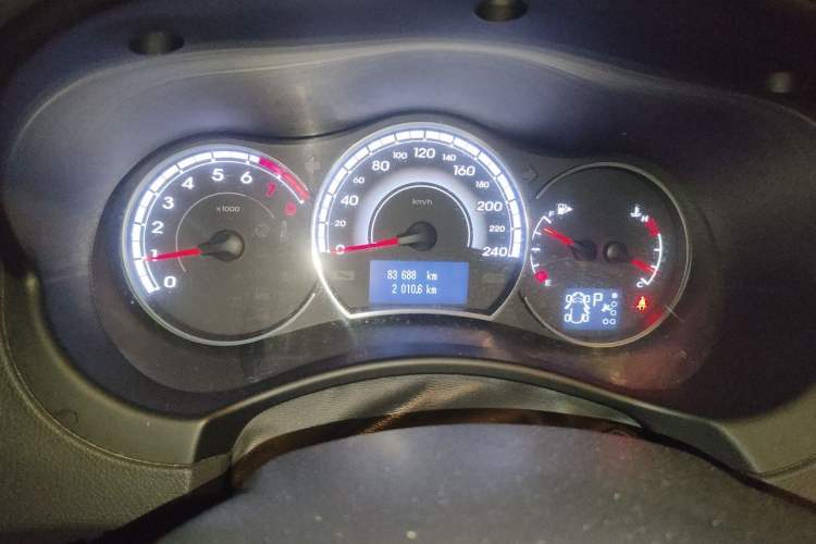 Used Renault Koleos 2016 2.5L Two-Wheel Drive Comfort & Sport Edition Odometer Close Up