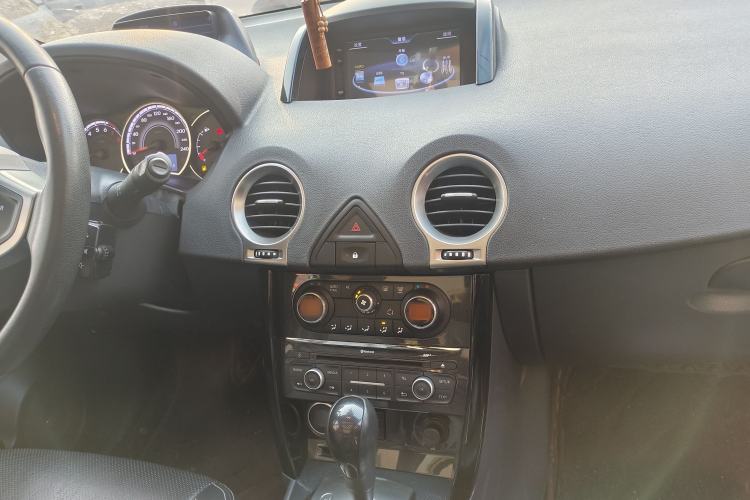 Used Renault Koleos 2016 Revised Version 2.0L Two-Wheel Drive Comfort Edition Audio And AC Panel