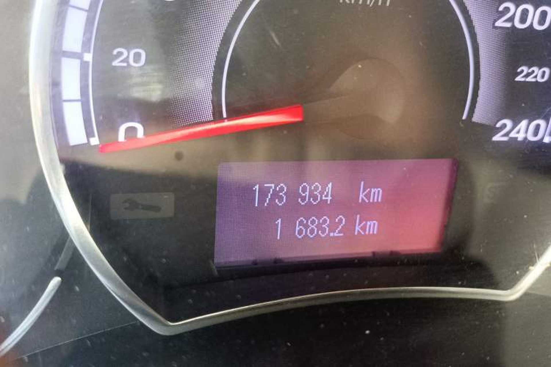 Used Renault Koleos 2016 2.0L Two-Wheel-Drive Comfort Edition with BOSE System Odometer Close Up