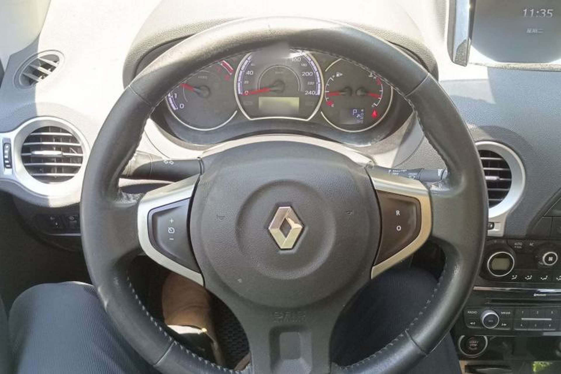 Used Renault Koleos 2016 2.0L Two-Wheel-Drive Comfort Edition with BOSE System Steering Wheel
