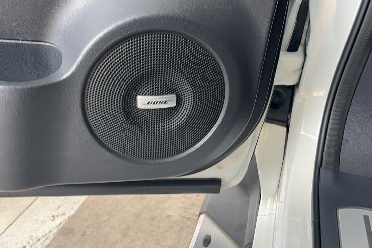 Used Renault Koleos 2016 2.0L Two-Wheel-Drive Comfort Edition with BOSE System Interior 4