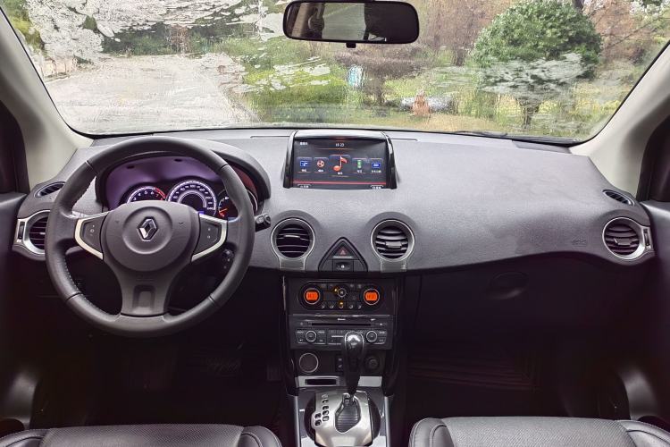 Used Renault Koleos 2016 Revised Version 2.0L Two-Wheel Drive Comfort Edition Interior 6