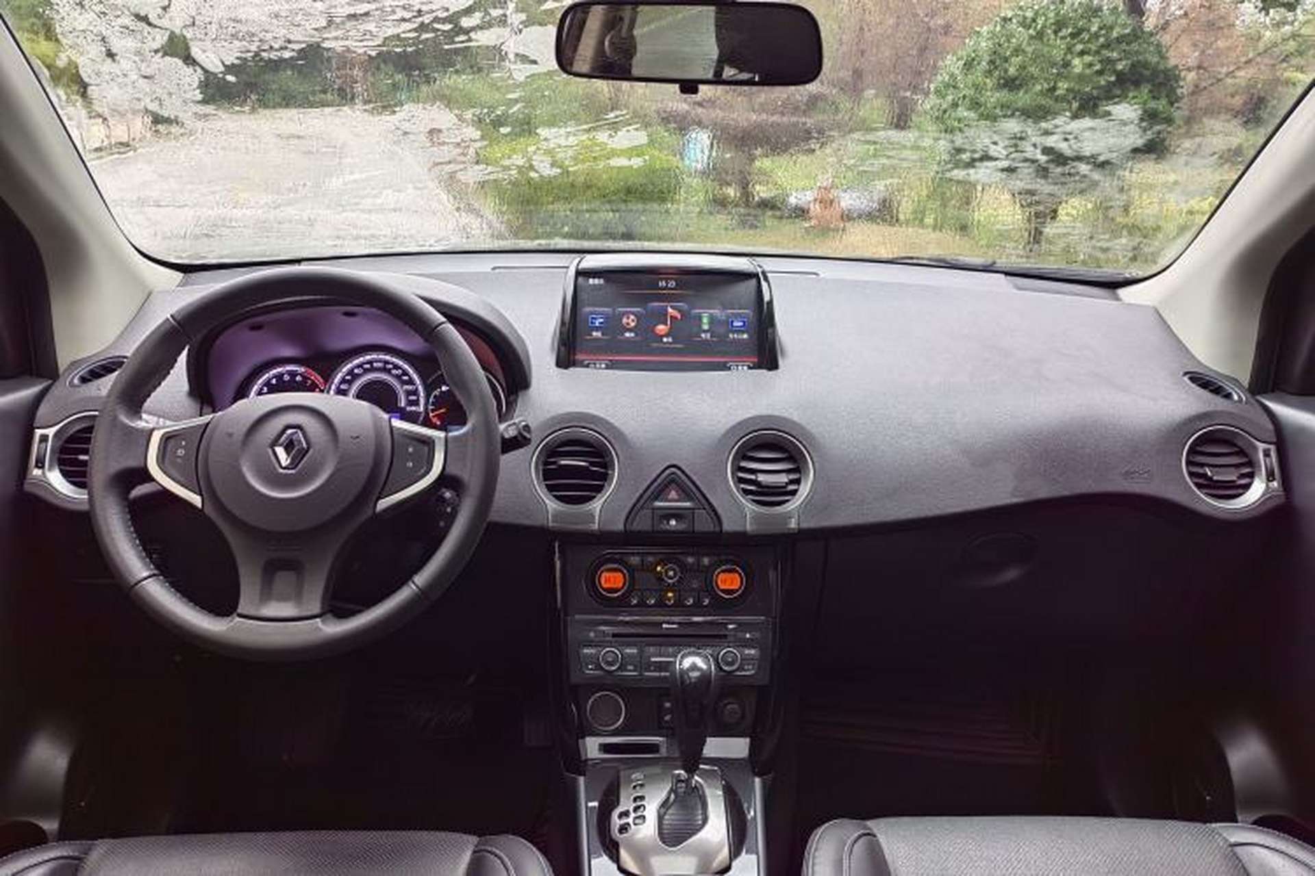 Used Renault Koleos 2016 Revised Version 2.0L Two-Wheel Drive Comfort Edition Interior 6