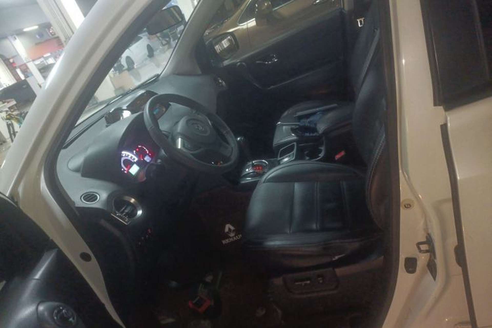 Used Renault Koleos 2016 Revised Version 2.0L Two-Wheel Drive Comfort Edition Left Front Seat
