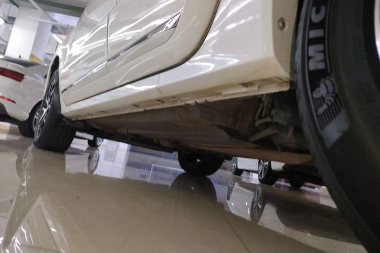 Used Renault Koleos 2016 2.5L Two-Wheel Drive Comfort & Sport Edition Left Side Sill
