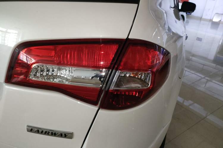 Used Renault Koleos 2016 2.5L Two-Wheel Drive Comfort & Sport Edition Right Rear Taillight