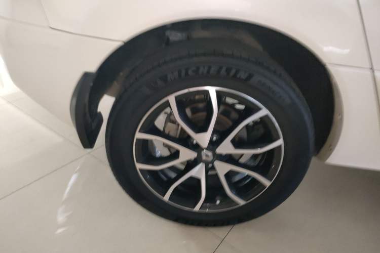 Used Renault Koleos 2016 2.5L Two-Wheel Drive Comfort & Sport Edition Right Rear Wheel Hub
