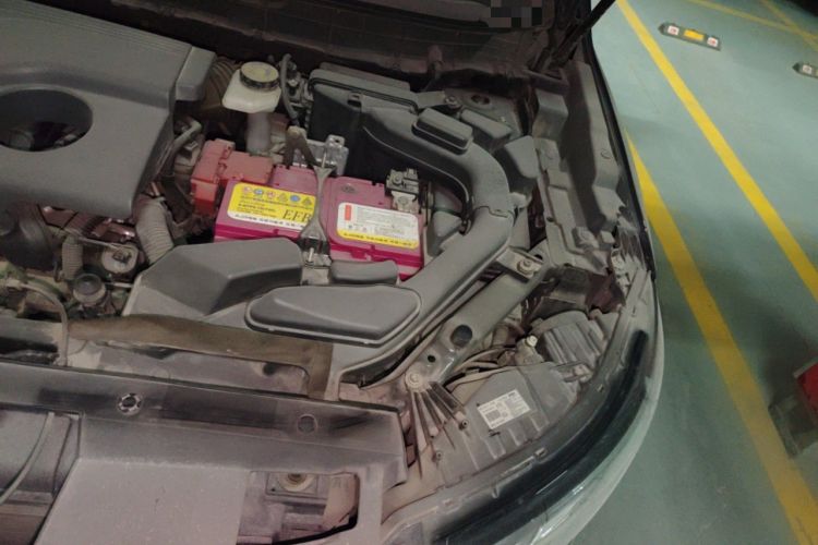 Used Renault Koleos 2017 2.0L Two-Wheel-Drive Leading Edition Engine Bay Left