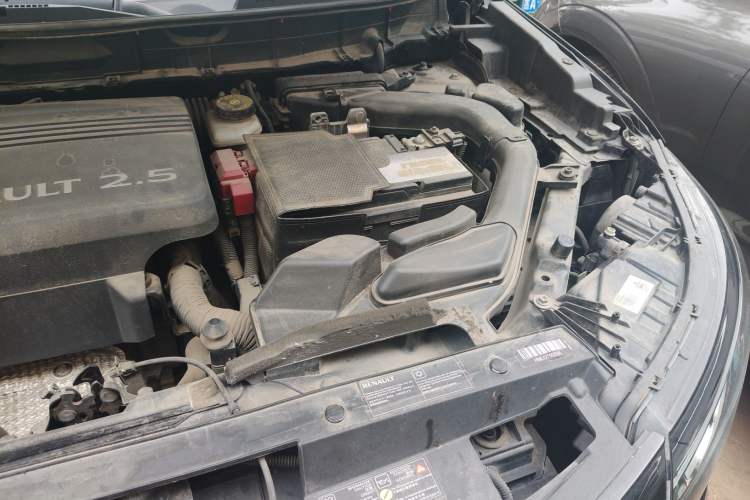 Used Renault Koleos 2017 2.5L Four-Wheel Drive Ultimate Edition Engine Bay Left