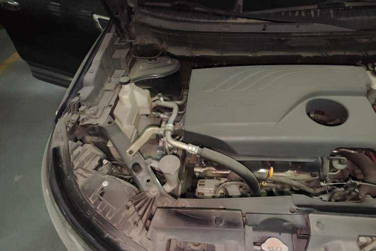 Used Renault Koleos 2017 2.0L Two-Wheel-Drive Leading Edition Engine Bay Right