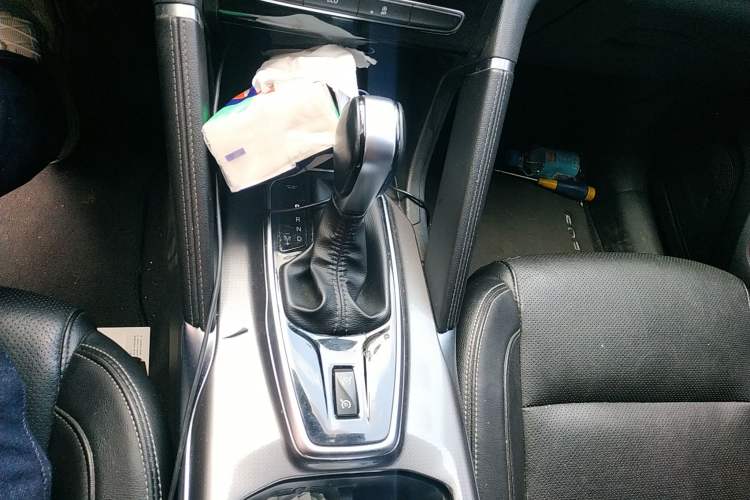 Used Renault Koleos 2017 2.0L Two-Wheel Drive Luxury Edition Gear Lever