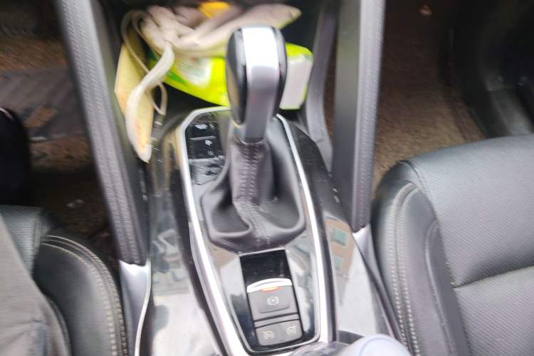 Used Renault Koleos 2017 2.5L Four-Wheel Drive Ultimate Edition Gear Lever