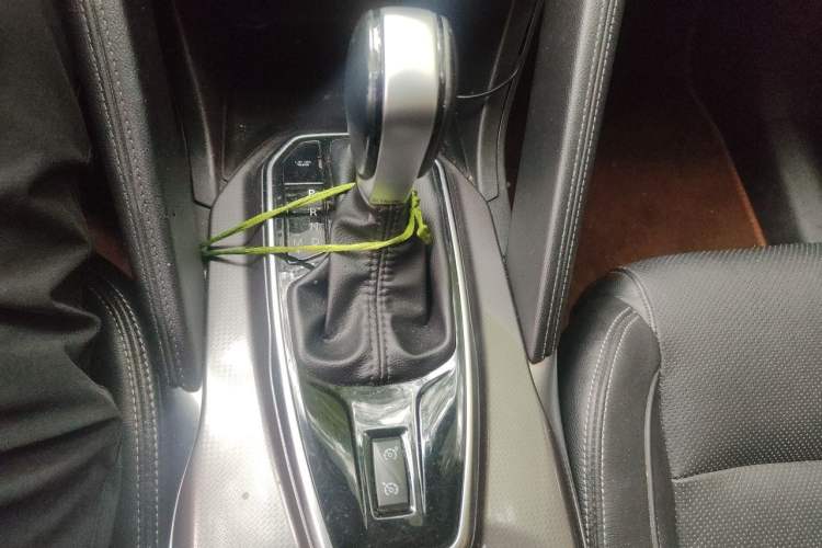 Used Renault Koleos 2017 2.5L Four-Wheel Drive Premium Edition Gear Lever