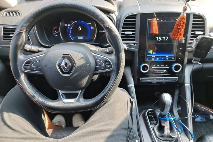 Used Renault Koleos 2017 2.5L Two-Wheel Drive Prestige Edition Interior 2